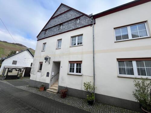 Foto - Großes Winzerhaus mit Scheune u. separatem Schuppen in Veldenz