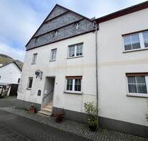 Großes Winzerhaus mit Scheune u. separatem Schuppen in Veldenz - Monzelfeld