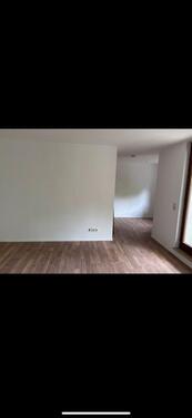 Foto - Freie 2 Zimmer Wohnung mit Essnische & Terasse inkl Stellplatz