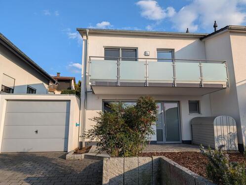 Foto - Moderne, helle Doppelhaushälfte mit 5,5 Zimmern, Balkon, Terrasse & Garten in HirschbergBergstraße