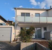 Moderne, helle Doppelhaushälfte mit 5,5 Zimmern, Balkon, Terrasse & Garten in HirschbergBergstraße - Hirschberg an der Bergstraße