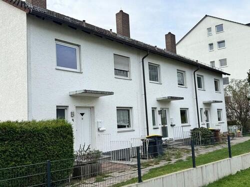 Foto - Reihenmittelhaus mit Garage und Garten