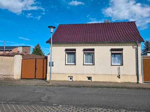 Foto - Schönes kleines Einfamilienhaus mit großem Grundstück