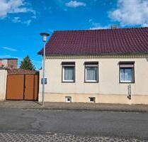 Schönes kleines Einfamilienhaus mit großem Grundstück - Seeland Frose