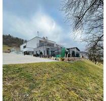 Moderne Gartengeschosswohnung mit Wintergarten und Garten - Forchtenberg