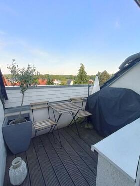 Foto - Stadtnahes Wohnen im Grünen – Helle 4-Zimmer-Dachgeschosswohnung mit Dachterrasse und Garage