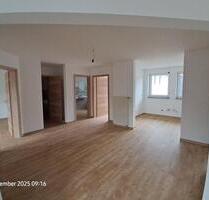 3,5‑Zimmer‑EG‑Wohnung, 90 m², renoviert, neue Küche, Garage - Frankenhardt