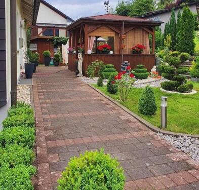 Foto - Großzügiges Zuhause mit Einliegerwohnung in ruhiger Lage