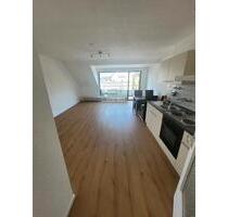 1-Zimmer-Dachgeschosswohnung, saniert, Balkon, Leverkusen