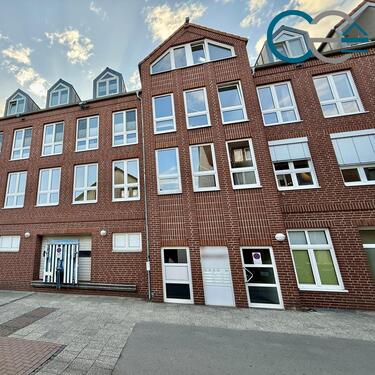 Foto - Frisch renovierte 2-Zimmer-Wohnung mit Loggia und Tiefgaragenstellplatz in Neustadt