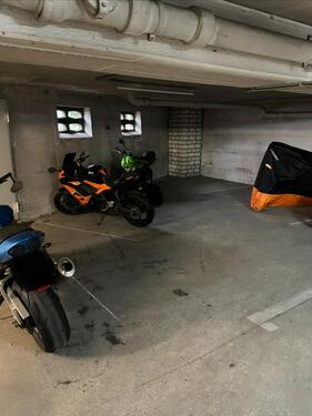 Foto - Motorrad Stellplatz in der Tiefgarage frei!
