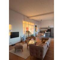 Stylishes Fabrikloft mit Balkon in Kornwestheim