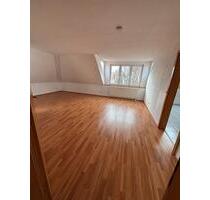 Mietwohnung - 3,5 Zimmer - DG renoviert - tolle Lage - Altshausen