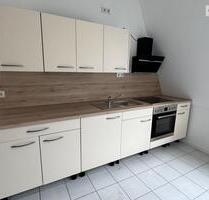 Frisch renoviert! 2-Raum-Wohnung mit neuer Einbauküche - Aue-Bad Schlema