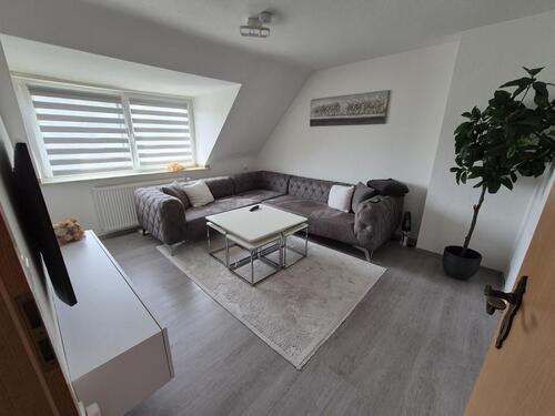 Foto - Helle und geräumige 3,5-Zimmer-Dachgeschosswohnung in ruhiger Lage