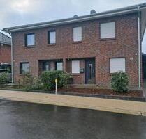 Neuwertige Doppelhaushälfte, KFW 40E, Carport, Wärmepumpe - Berge Neuwertige Doppelhaushälfte, KFW 40E, Carport, Wärmepumpe - Berge