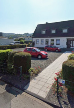 Foto - Stellplatz am Overather Bahnhof für PKW, Wohnwagen, Motorräder