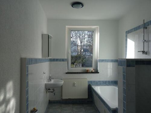 Foto - Große moderne 4 Zi.-Wo. mit EBK, Balkon, Ofen und Garten