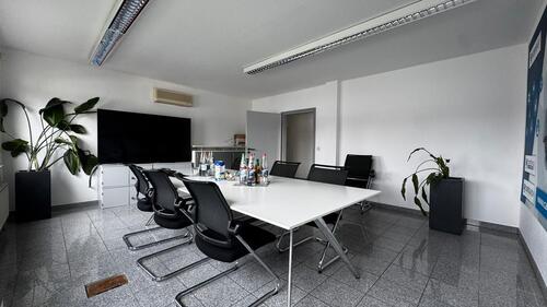 Foto - 240m² Bürofläche auf einer Büroetage im modernen Bürogebäude, nähe Autobahn im Gewerbegebiet