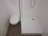 Foto - Anfragen NUR per E-Mail. Top sanierte 3-Zimmer Wohnung im 1-OG mit moderne Badezimmer und AK.