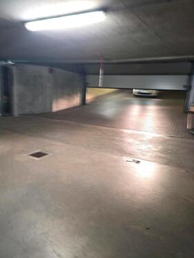 Foto - Tiefgaragenstellplatz - 86,00 EUR Miete,