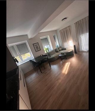 Foto - Moderne, zentrale 2-Zimmer-Wohnung mit Loggia & Küche