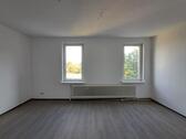 Foto - Anfragen NUR per E-Mail. Renovierte Haustierfriendly 3-Zimmer Wohnung im 2-OG in der Nähe Volkshochschule Bremerhaven.