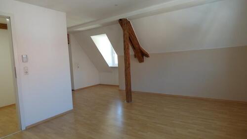 Foto - 2,5 Zimmer Dachgeschosswohnung - 500,00&nbsp;EUR Kaltmiete, ca.&nbsp; 60,00&nbsp;m&sup2;