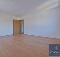 stilvolle 2 Raum Wohnung im Dachgeschoss in Thum mit Carport und Wannenbad