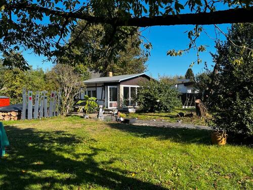 Foto - Grundstück mit Gartenhaus und Werkstatt