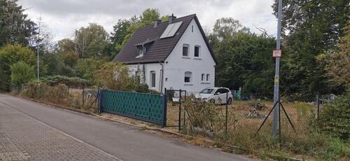 Foto - Freistehendes Einfamilienhaus mit großem Eigentumsgrundstück