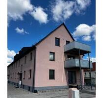 Moderne 3-Zimmer-Wohnung, Balkon + 2 Außenstellplätze - Mainburg