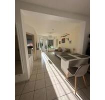 Wunderschöne 2 Zimmer Wohnung Erdgeschoss mit Garten - Bruchköbel