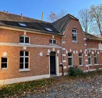 Doppelhaushälfte bestehend aus 4 Zimmer, Küche, Bad, Gäste WC, Terrasse - Torgau