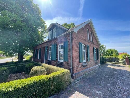 Foto - *** Tolles gr. Einfamilienhaus in Ostfriesland zu vermieten ! Gut geeignet für Individualisten mit Hang zur Garten-Liebe und Fast- Alleinlage.... KM. 1.250,-€ zzgl. 100,-€ NK. + zzgl. Strom und Gas