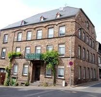 Sehr großes Einfamilienhaus - 290.000,00&nbsp;EUR Kaufpreis, ca.&nbsp; 305,00&nbsp;m&sup2; in Treis-Karden (PLZ: 56253)