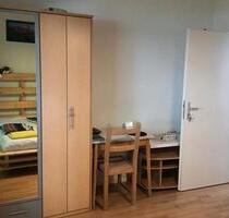 habe ich eine Zimmer jemanden. - 800,00&nbsp;EUR Kaltmiete, ca.&nbsp; 60,00&nbsp;m&sup2; in München (PLZ: 81241) Pasing-Obermenzing