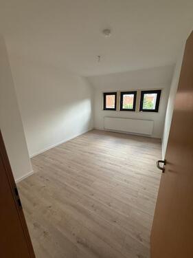 Foto - Renovierte 3-Zimmer-Wohnung mit Tageslichtbad & Garage