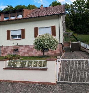 Foto - Einfamilienhaus mit großem Grundstück in idyllischer Waldrandlage