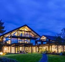 Besonderes voll möbliertes Architektenhaus aus Holz & Glas - Gebhardshain