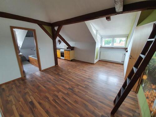 Foto - 2 Zimmer-Wohnung DG - 390,00 EUR Kaltmiete,