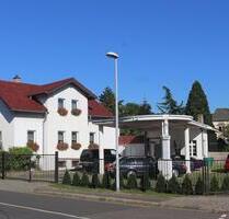 Wohnhaus mit Garagen und vielseitig nutzbarer Gewerbeeinheit - Dresden Leuben