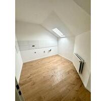 *Renovierte 3 Zimmerwohnung mit Balkon und EBK* - Übach-Palenberg