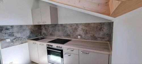 Foto - Zum vermieten 2 Zimmer DG Wohnung in Vachendorf Balkon EBK