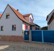 Kleines Haus mit Nebengebäude in der Innenstadt von Hofheim - Hofheim in Unterfranken