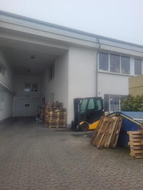 Foto - Lagerhalle (171 m²) mit Büro, Küche & Regalen – Top Lage