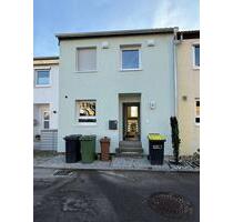 Erstbezug nach umfangreicher Modernisierung: Reihenmittelhaus mit Garten in Heimsheim