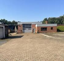 Moderne Gewerbehalle mit großzügiger Freifläche bei Walsrode