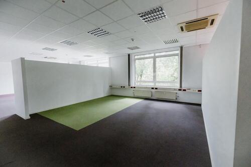 Foto - LogistikLagerWerkstattPraxisBüro: Vielseitige Gewerbefläche in Frankfurt – Nieder-Eschbach