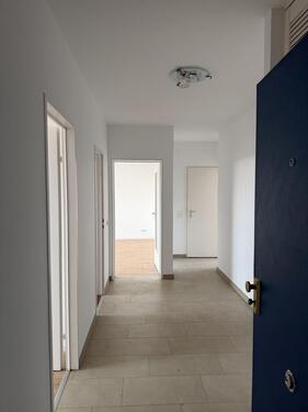 Foto - Gut geschnittene, praktische 3 Zimmer Wohnung, Balkon, komplette Einbauküche
